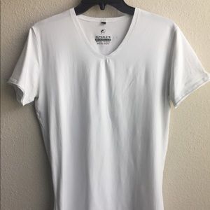 WHITE ALPHALETE V-NECK MEDIUM MENS